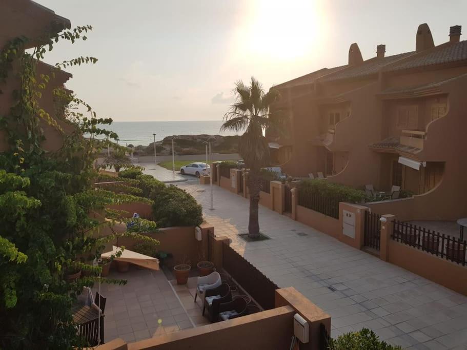 Casa de Férias Adosado En La Playa De El Perellonet Con Piscina, Pista Tenis