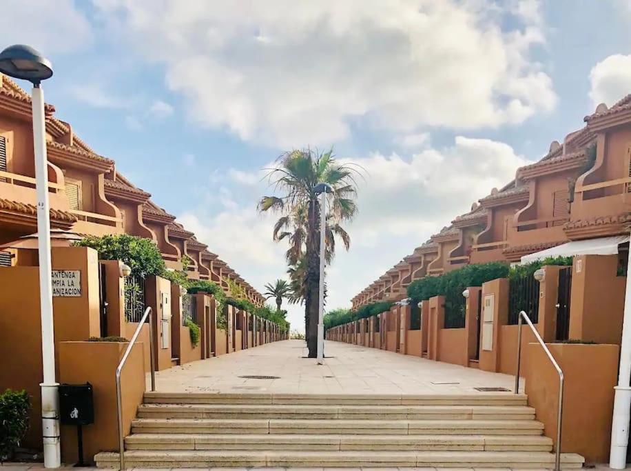 Casa de Férias Adosado En La Playa De El Perellonet Con Piscina, Pista Tenis Valência