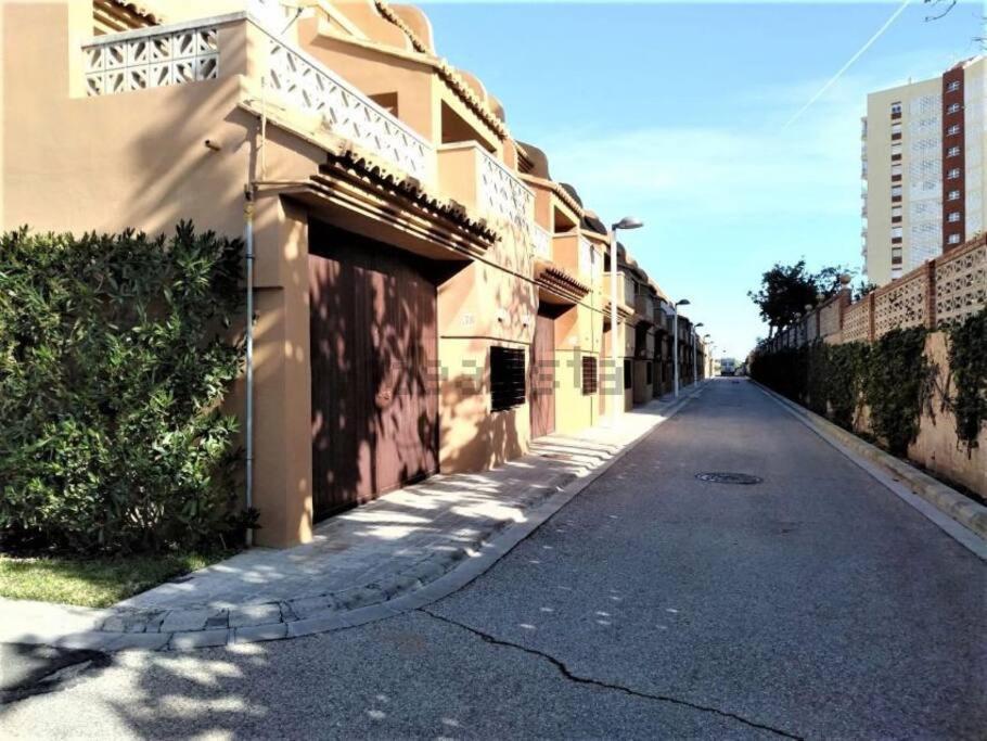 Casa de Férias Adosado En La Playa De El Perellonet Con Piscina, Pista Tenis *