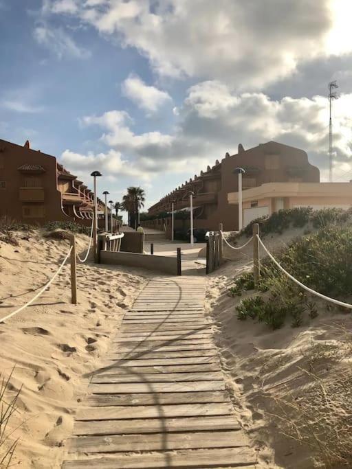Adosado En La Playa De El Perellonet Con Piscina, Pista Tenis Hébergement de vacances Valence
