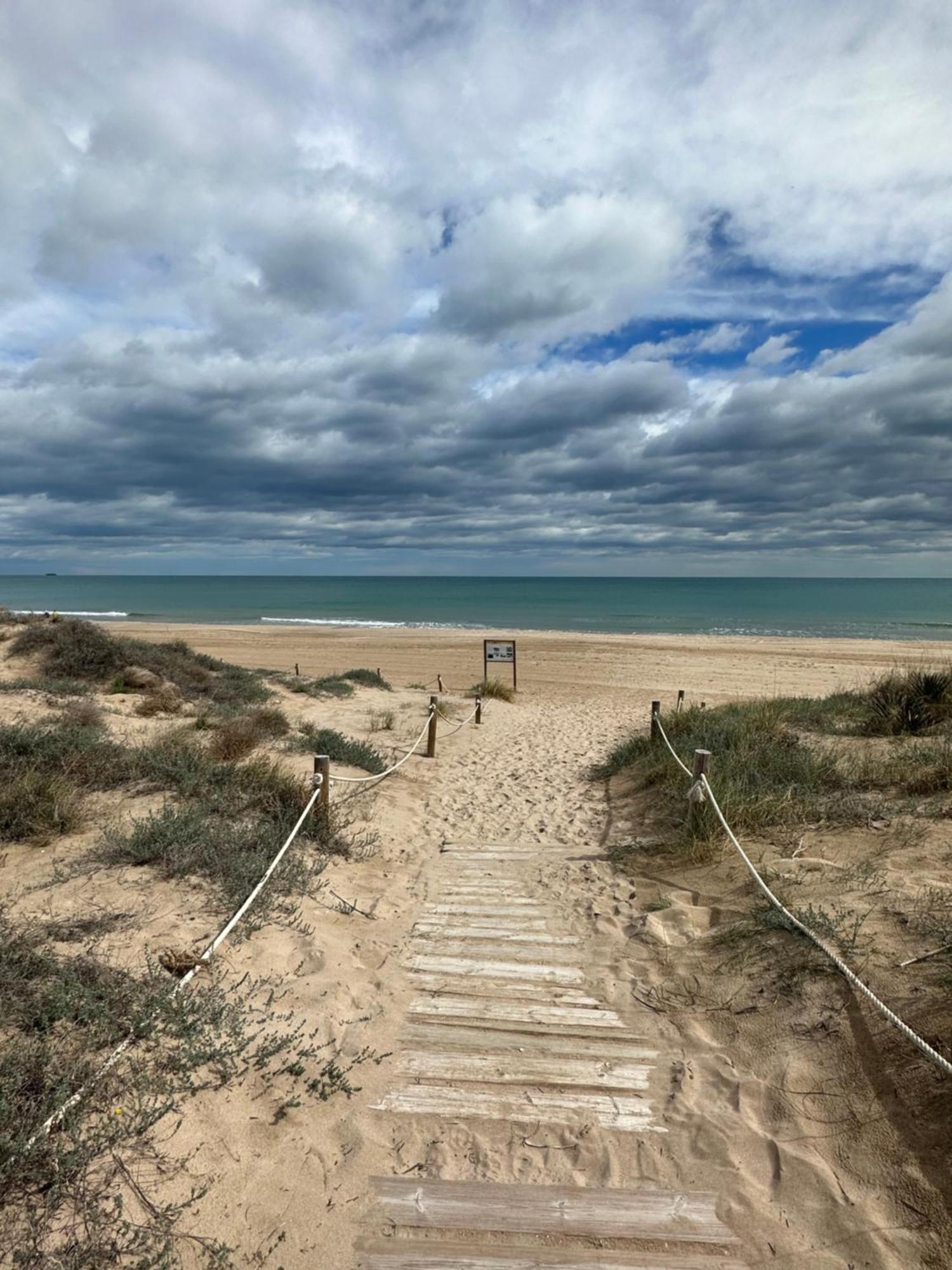 Casa vacanze Adosado En La Playa De El Perellonet Con Piscina, Pista Tenis